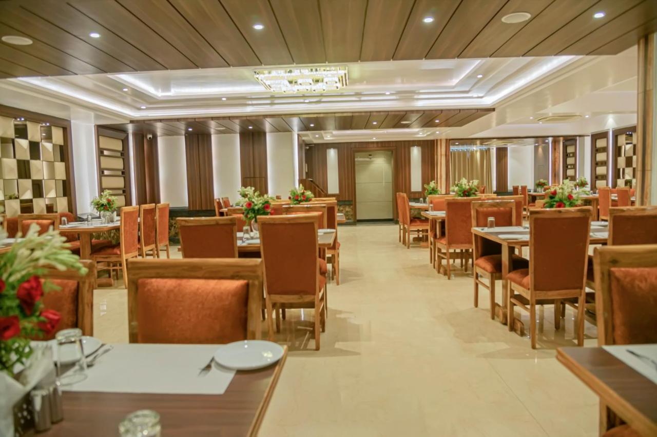 Hotel Hira Inn-10Mins From Railway Station & Bus Station Allāhābād Junction Екстериор снимка