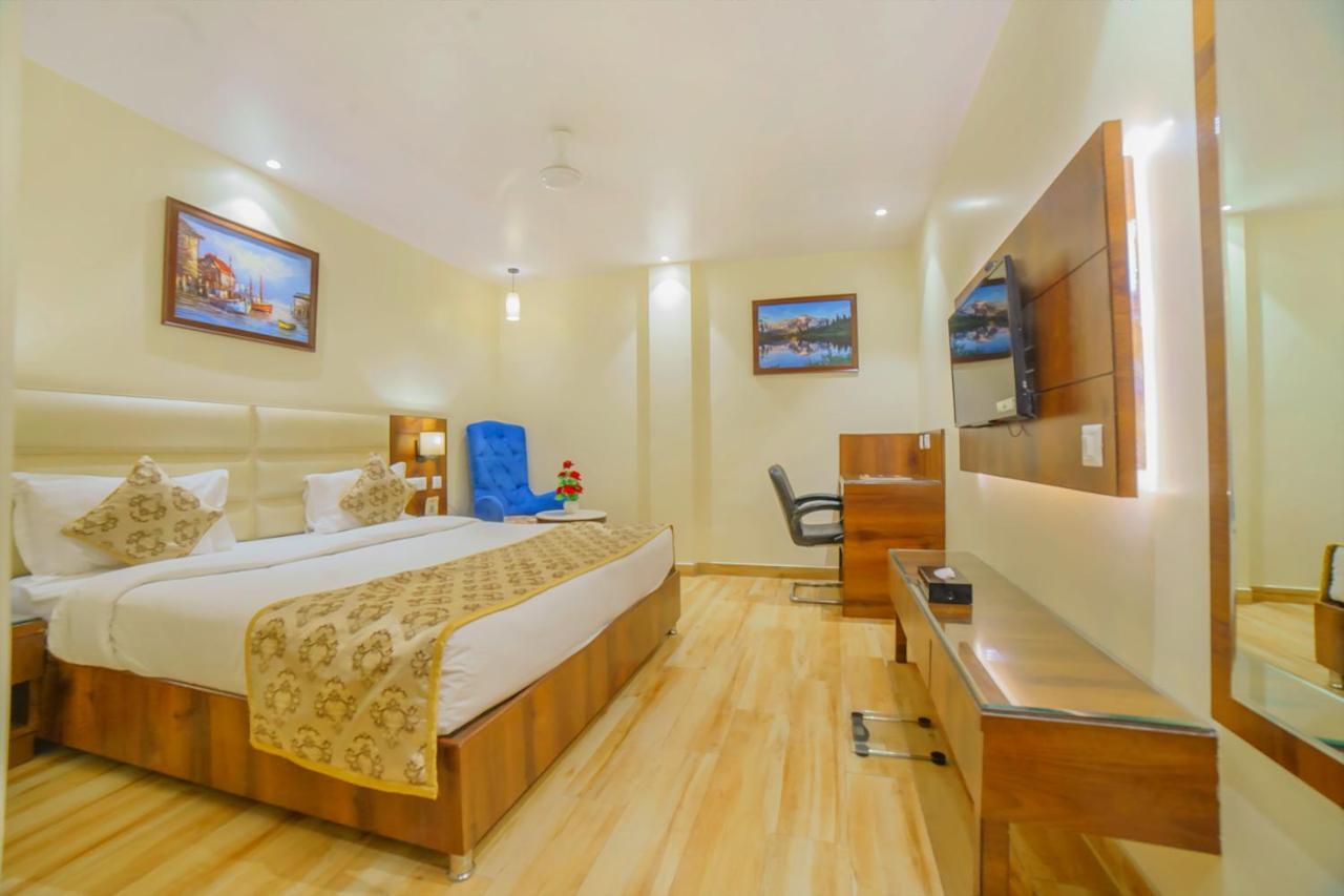 Hotel Hira Inn-10Mins From Railway Station & Bus Station Allāhābād Junction Екстериор снимка